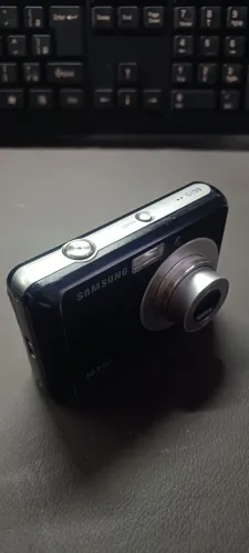 Camera digital antiga Samsung preta y2k tipo cybershot tiktok