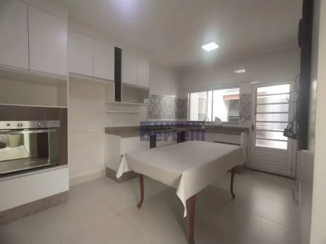 Casa com 2 dormitórios para alugar, 100 m² por R$ 3.800/mês - Residencial Quinta dos Vinhe