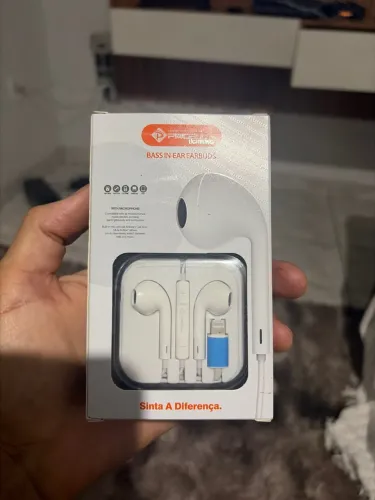 Fone de Ouvido com Fio Lightning - Novo na Caixa