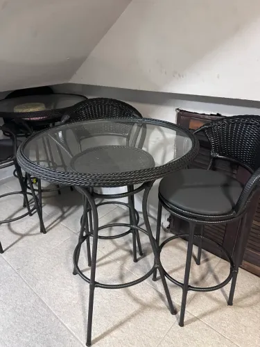 Mesa e Banquetas