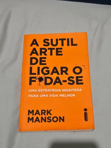Livro A sutil arte de ligar o fdase Mark Manson