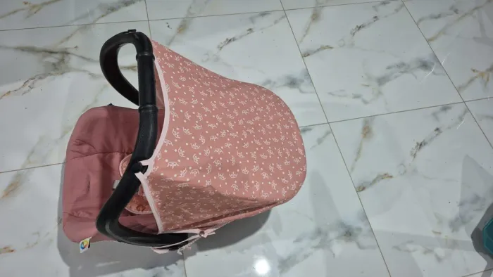 Bebê conforto solares Tutti baby rosa - usado estado novo