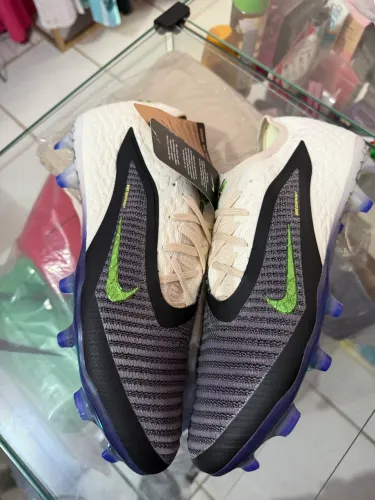Chuteira Nike phanton