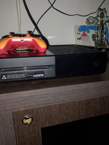 Xbox one usado bom estado com controle