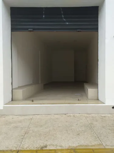 Loja na Avenida de Pinedo, N. 137 - Loja 1 60 m²