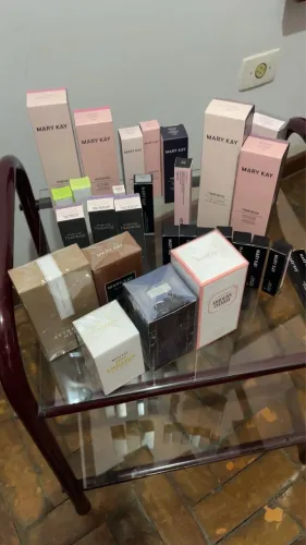 Produtos da Mary Kay variados