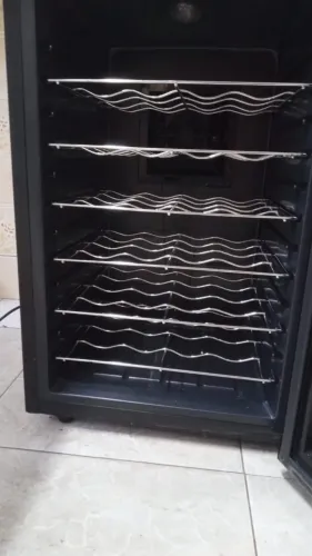Adega climatizada digital 24 garrafas 