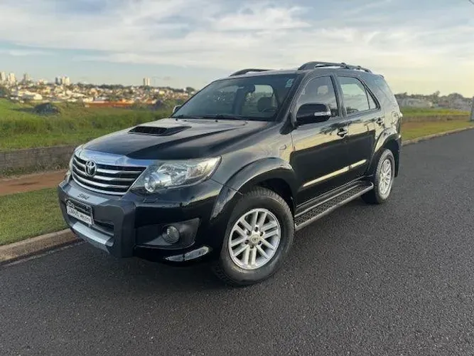 Toyota Hilux SW4 SRV D4-d 4X4 3.0 TDI Dies. AUT 2013