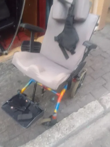 Cadeira de rodas especial. De 9 anos a 15 anos