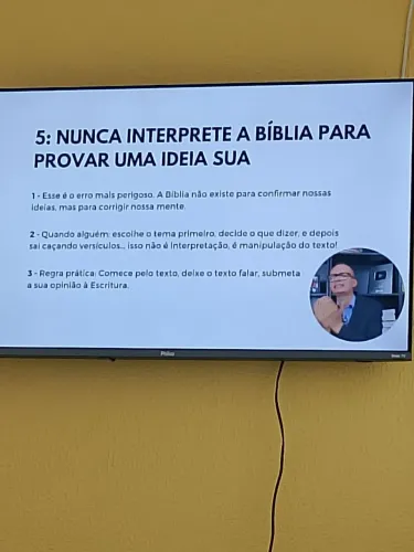 Vendo tv 43 polegadas Philco Roku 800 reais tenho nota fiscal 1 ano de uso