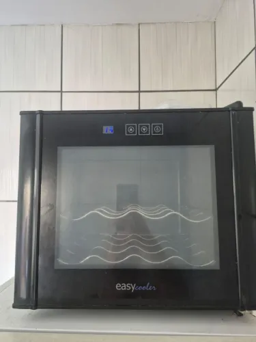 Easy cooler/adega climatizada