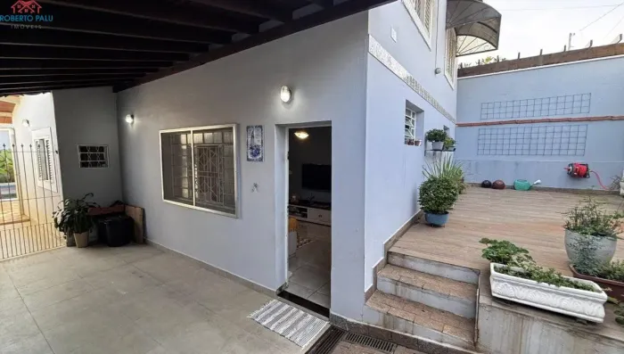 Casa Ampla com Área Gourmet e 2 Vagas no Bairro Jardim Holliday REF: CA0122