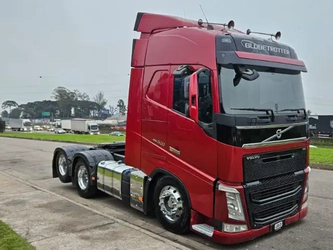 Volvo FH 500 6x2 Globetrotter Teto Alto Automático Ano 2021 Roda de Alumínio na dianteira