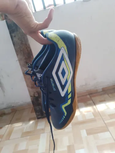 Chuteira de futsal umbro