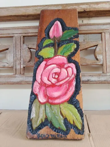 Quadro de cedro rosa esculpido entalhado