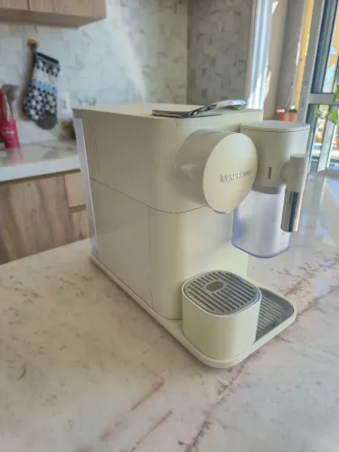 Cafeteira Nespresso Lattissima Branca