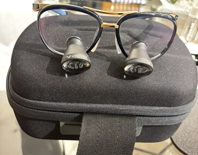 Vendo linda lupa odontológica Univet
