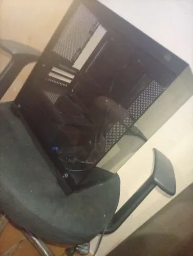 Gabinete gamer tgt semi-novo suporte pra 6 fans