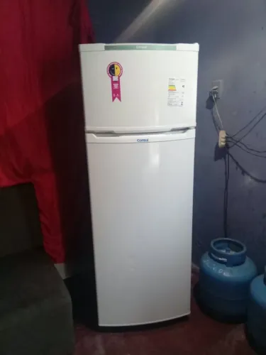Vende-se geladeira topi gelando perfeitamente