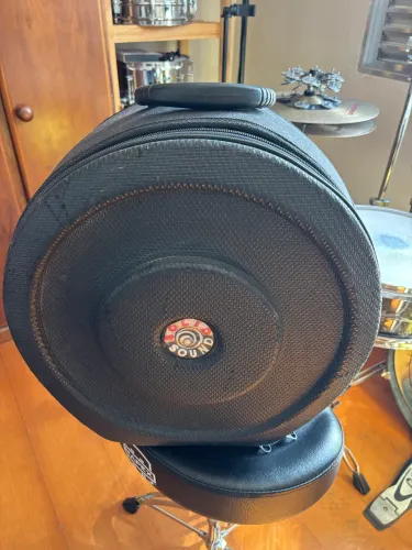 Case de caixa solid sound