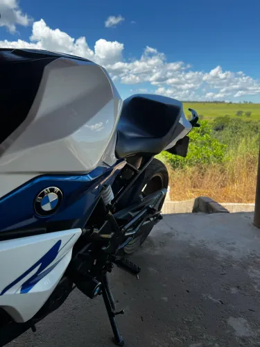 BMW G 310R.