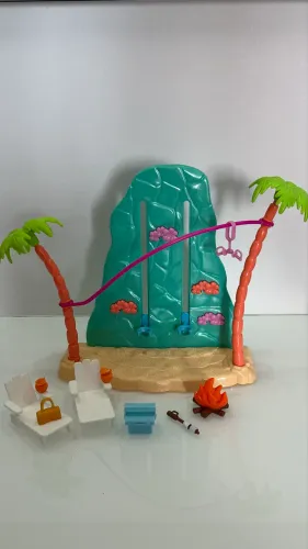 Ilha da aventura com tirolesa da Polly