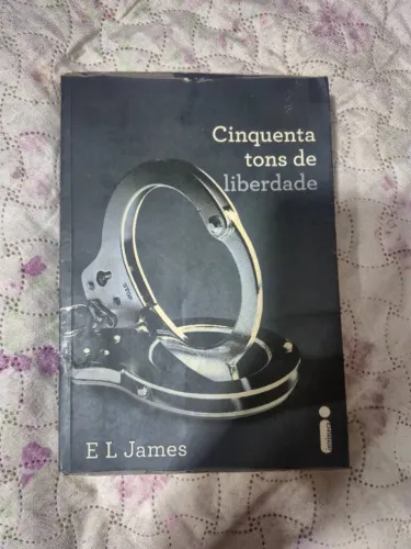 livro cinquenta tons de liberdade el james