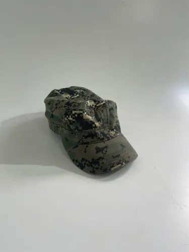 Boné camuflado 