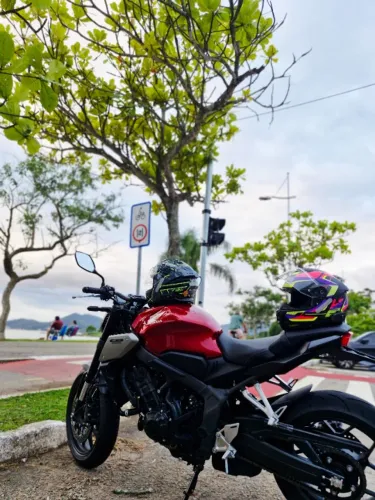 Vendo CB650R 2024 Na garantia Honda + 2 anos