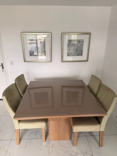 Mesa de Madeira 1,50 x 1,50 (OPORTUNIDADE)
