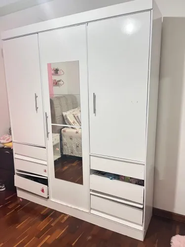 Vendo guarda roupa de solteiro