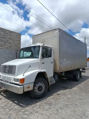 Mercedes Benz 1218 Baú 