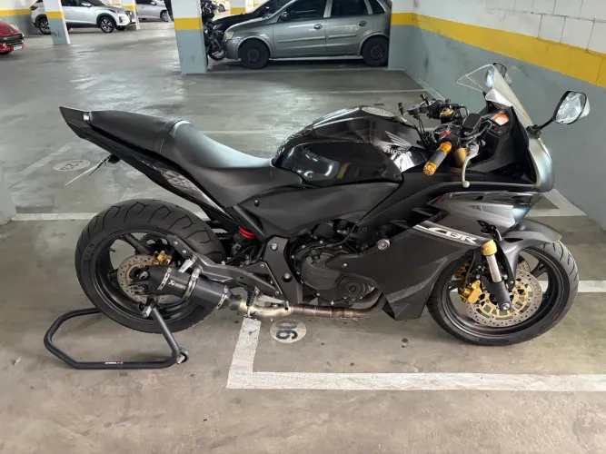Honda CBR 600 F 2012 impecável