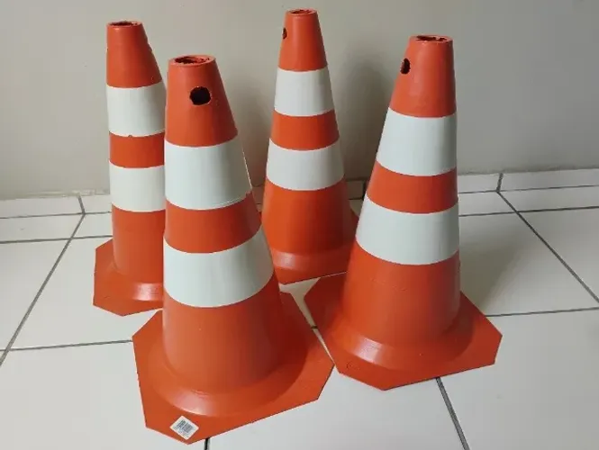cone de sinalização 50 cm + tubo pvc de 6 m já dividido