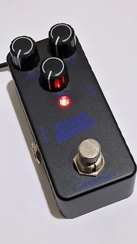 Pedal de efeto Crunch Distortion