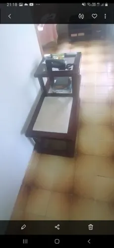 Mesa de telefone com acento 