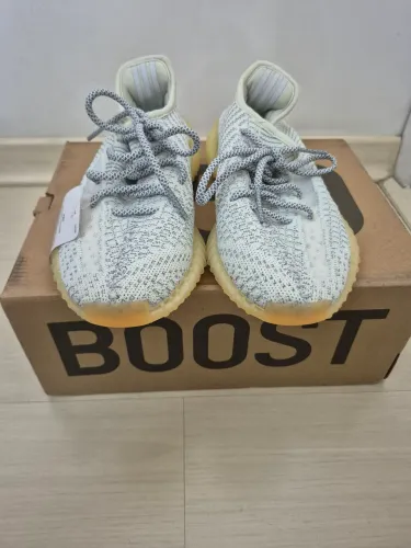 Tênis Adidas Yeezy Boost 350 NOVO tamanho 36