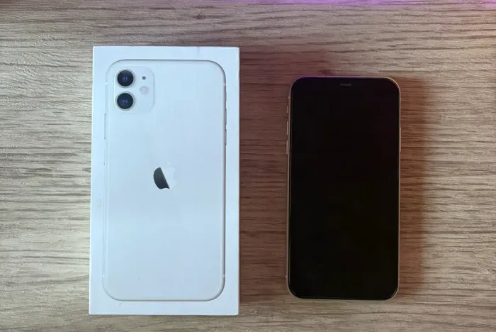 iPhone 11 64GB + Carregador original em perfeito estado