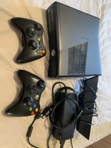 Xbox 360 - 2 controles - kinect + jogos