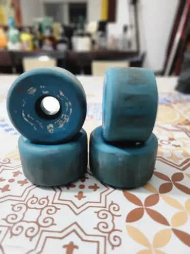 Jogo 4 Rodas De Skate Usadas Cor Azul (Usado)