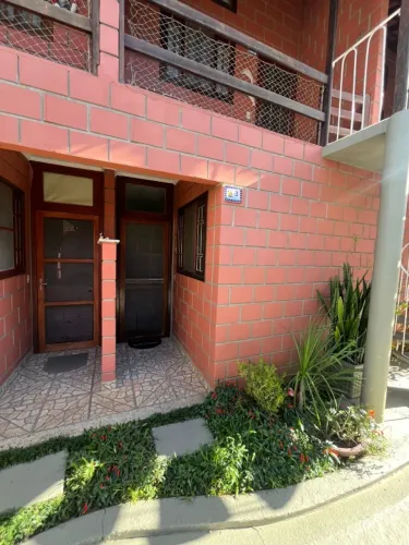 Apartamento térreo, 01 quarto, 04 pessoas, temporada caraguatatuba - 600 mts da praia
