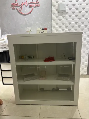 Vende-se balcão com vitrine 