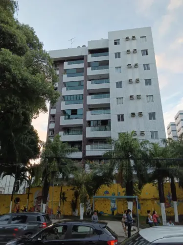 Imóvel para aluguel tem 80 metros quadrados com 2 quartos em Graças - Recife - PE