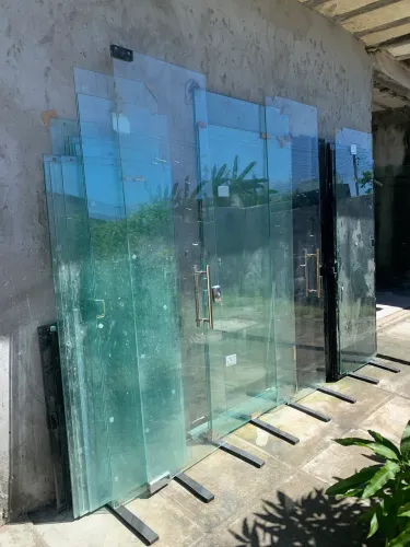 VITRINE, PORTA, BOX, JANELA, ESPELHO/ INSTALAÇÃO INCLUSA.