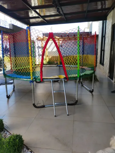Locação de pula pula, piscina de bolinha, escorrega e gangorras 