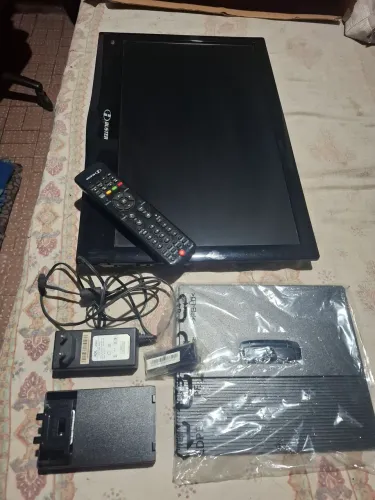 TV / Monitor H-Buster 22" (Full HD) - Com mancha na tela - Barato
