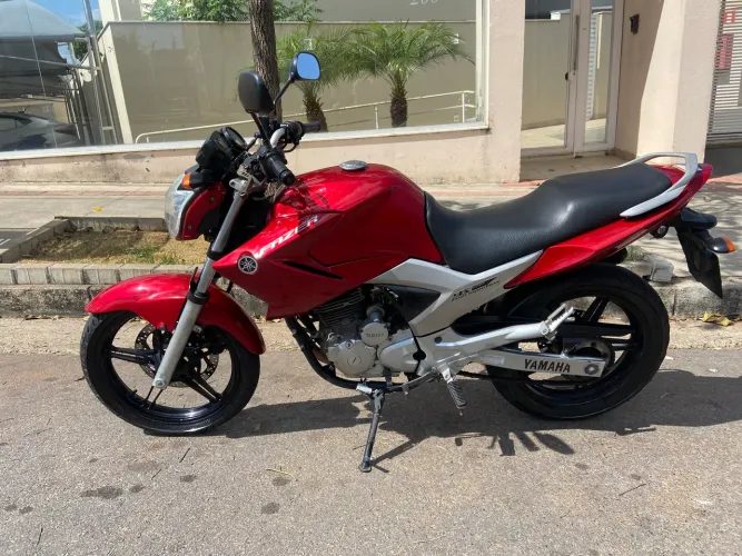 Vendo Fazer 250-2012/2013-Vermelha-muito novinha e revisada,