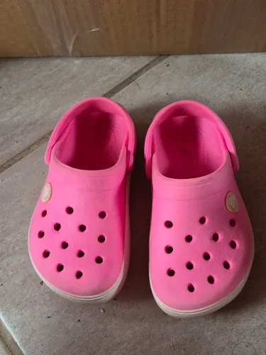 Sandália sapato crocs 8c9 tam 25/26
