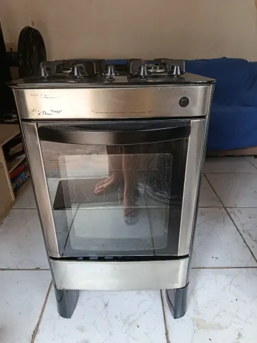 Fogão inox em excelente estado. Faço entrega
