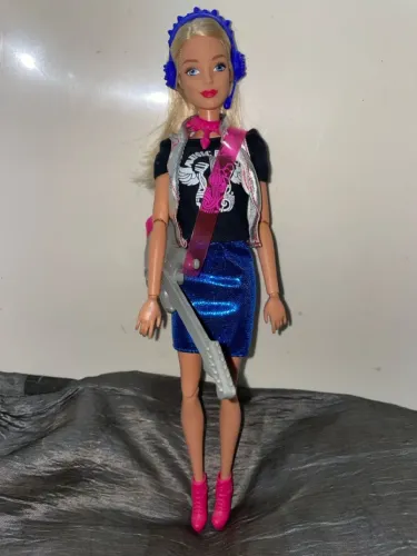 Boneca Barbie fashionistas roqueira mattel
